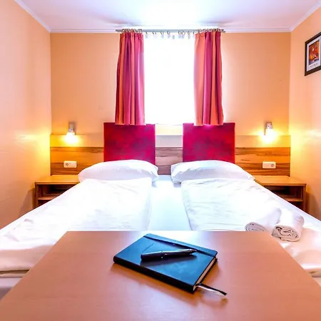 Panorama Hotel Traunstein Отель Альтмюнстер