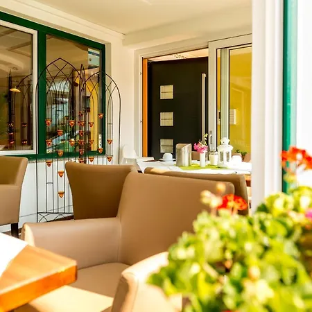 Отель Panorama Hotel Traunstein 3*